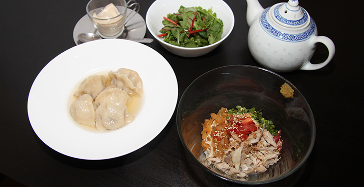 水餃子 + いりこ出汁の鶏飯〜ケイハン〜 + 無農薬サラダ + ミニスイーツ